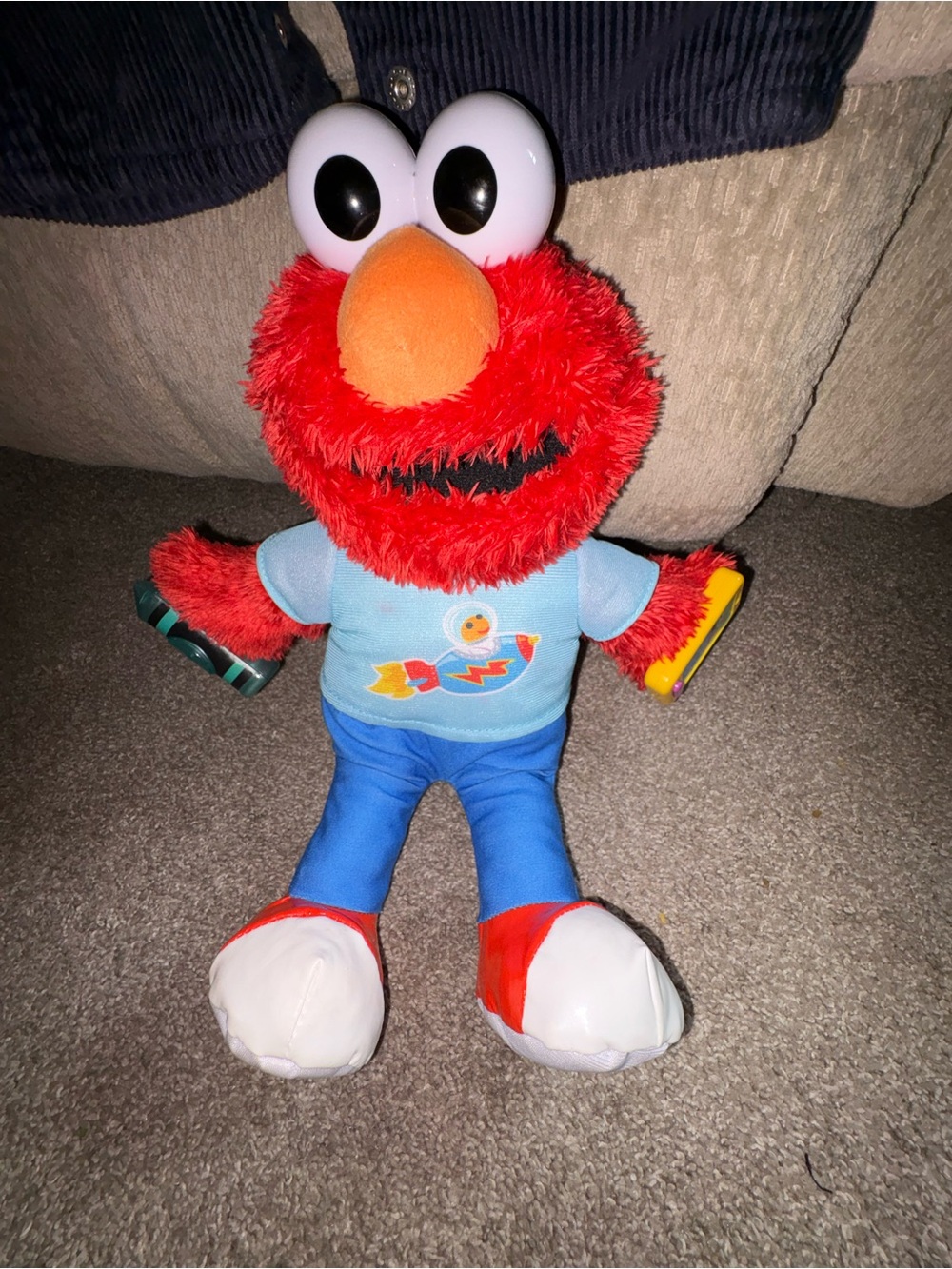 Sesame Street Elmo Plush talks has button on phone crayon lights up